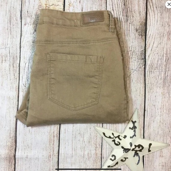 Buffalo Mid-Rise Jeans” Faith” - Picture 7 of 7